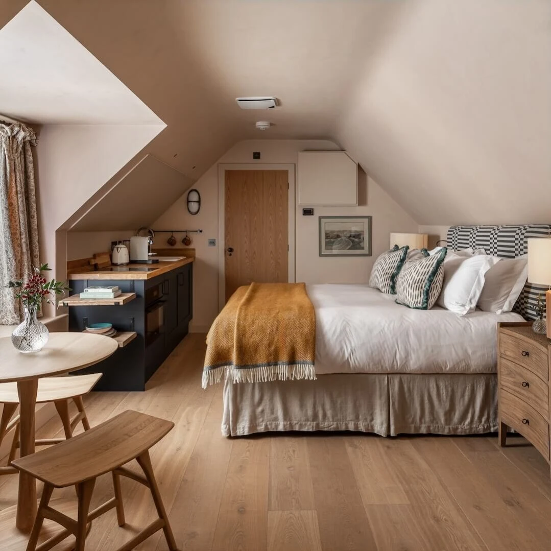 Louma-Boutique-Hotel-Spa-Hazelbedroom-1079×1079