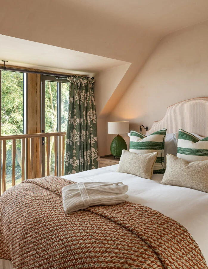 Louma-Stone-Barn-Rootstock-1080-698×900