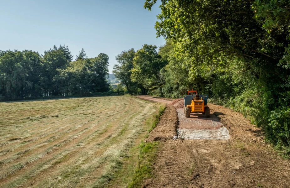 Louma-Building-our-entrance-track-924×600