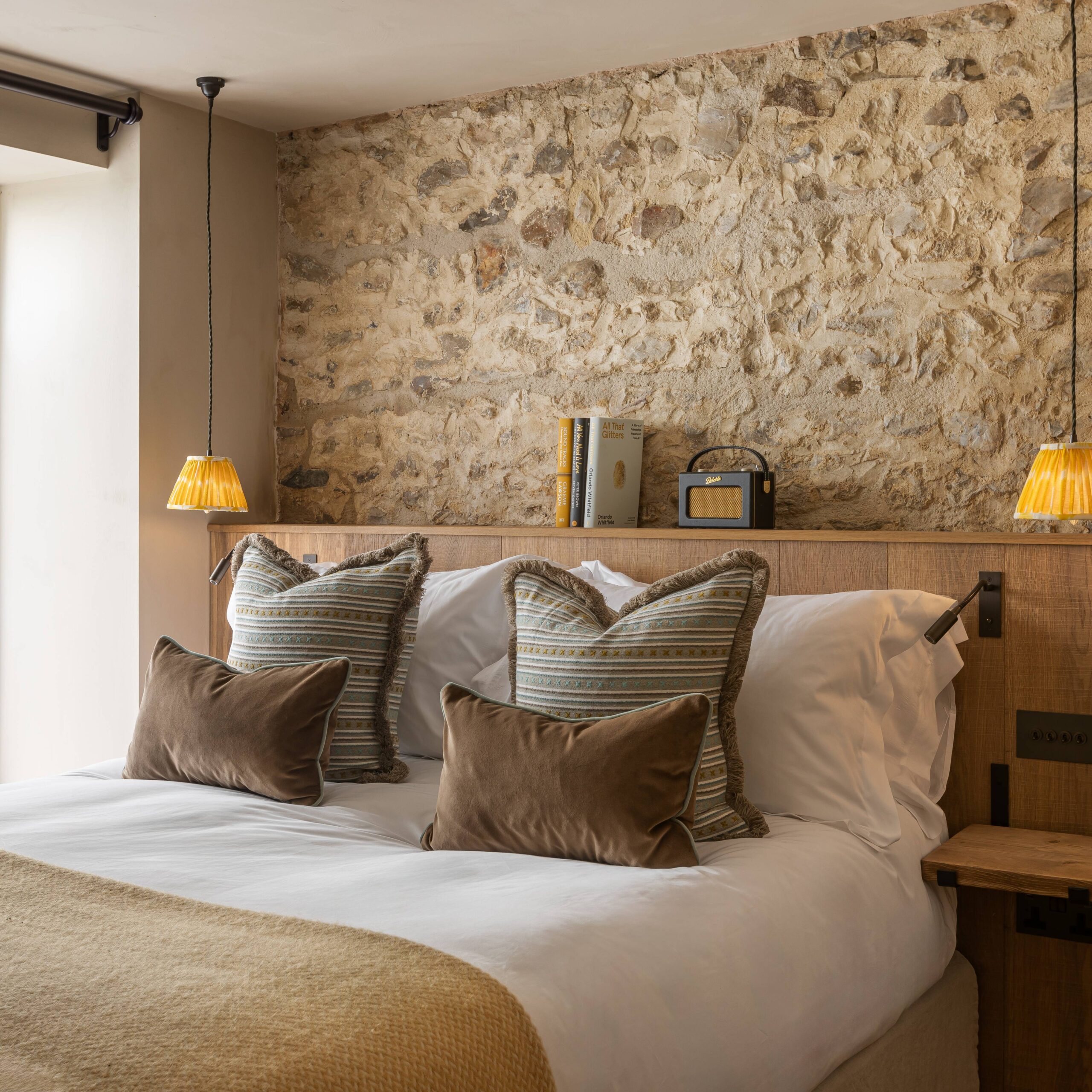 Louma – Stone Barn – Foxglove Main Room