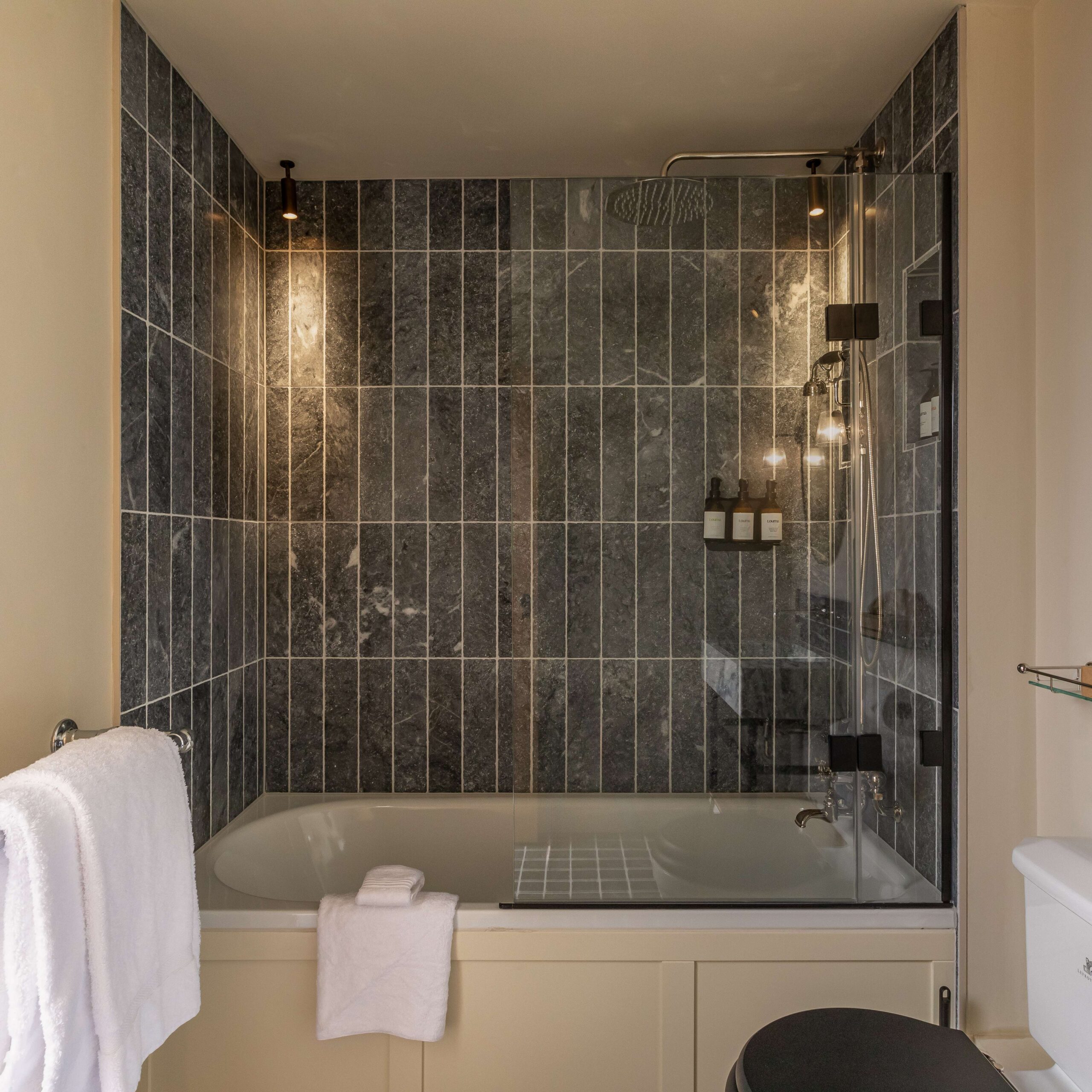 Louma – Stone Barn – Sugarkelp – bathroom