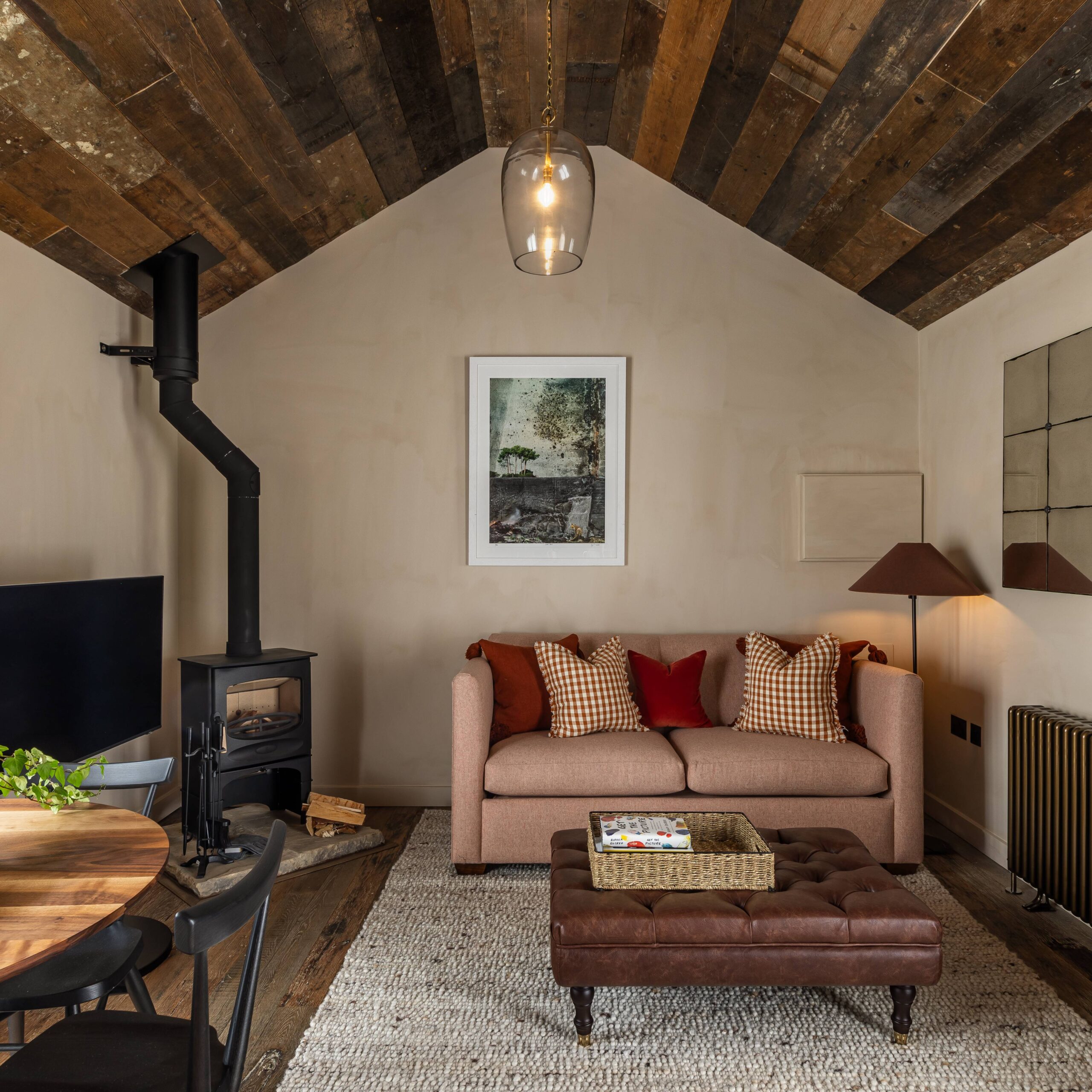 Louma – Timber Stables Earthen